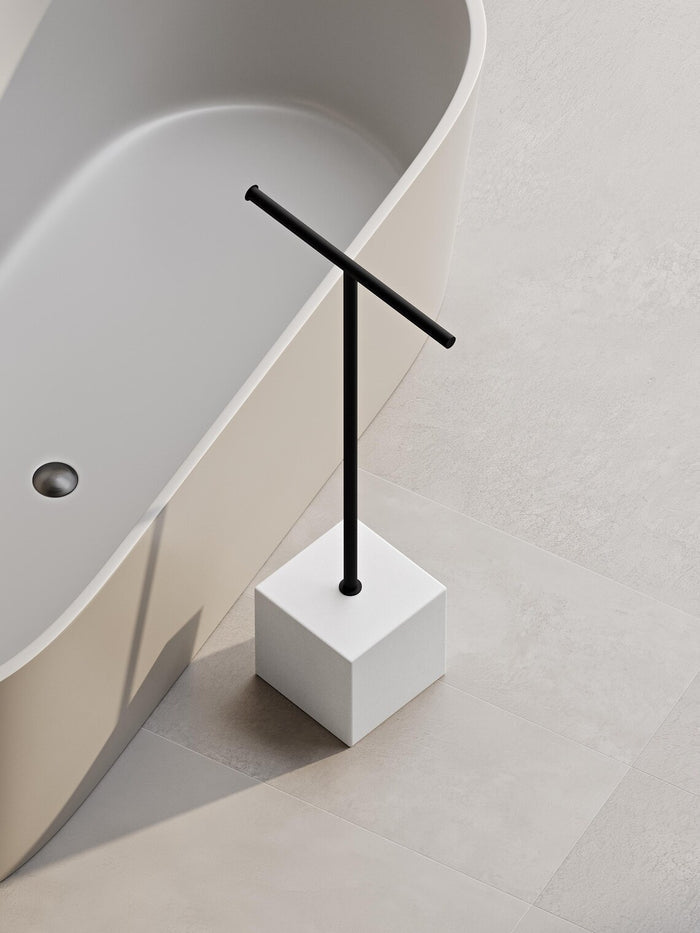 Freestanding Black Towel Rack Stand – Minimalist Bathroom Floor Holder, No Drill Installation