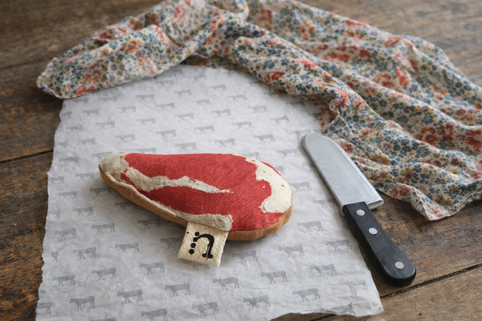 Ribeye Steak Toy – Raw & Cooked Sides - 1 Pcs