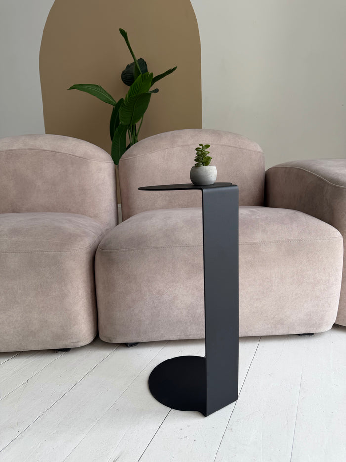 Round Metal Side Table – Minimalist Powder-Coated Steel, Black or White