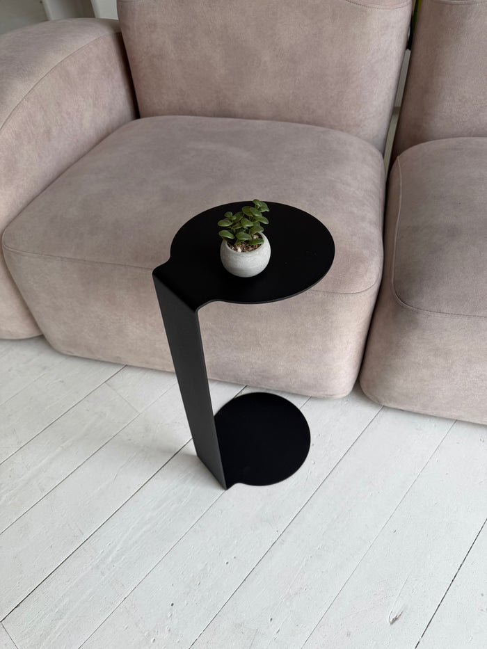 Round Metal Side Table – Minimalist Powder-Coated Steel, Black or White
